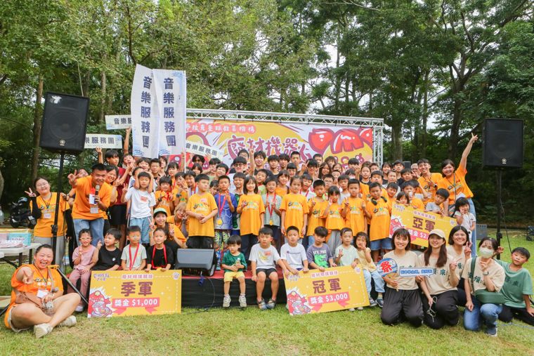 2025 廢材機器人大賽 — 全體大合照